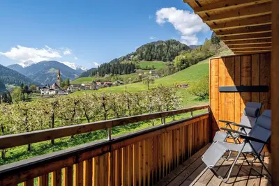 Image de Appartement 'Mayrhof in the Cherry Garden' avec vue sur montagne et balcon