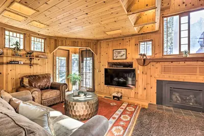 < 1 Mi to Heavenly Lifts: Tahoe Area Townhome!