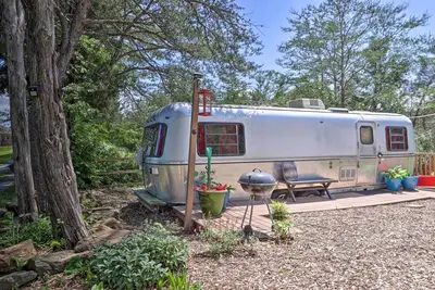 Image de Mtn-View Vintage Airstream w/ Shared Fire Pit