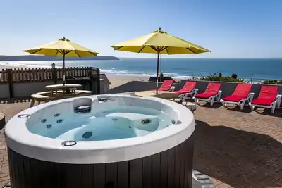 Image de Coastal Retreat - Cinq Chambres Maison, Couchages 10