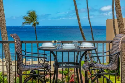 Image de Spectacular Ocean Views! Remodeled Top Floor Condo at Hale Ono Loa #411