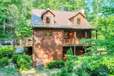 Image de Laurel Valley♥Seasonal Swimming♥Hot tub♥Loft Game Room♥Fireplace♥Spacious
