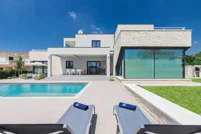 Image de Villa Anni **** in Porec, Top villa with private pool and sea view