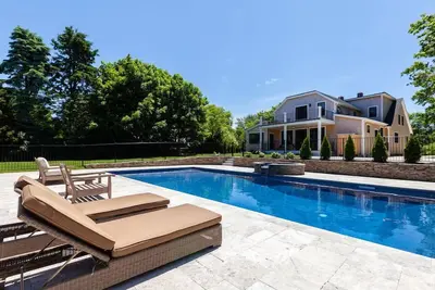 Image de Dazzling High End Home with Heated Pool, Spa and Guest House Rpam013