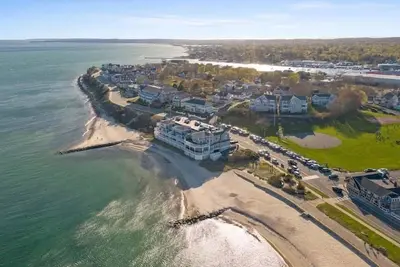 Image de 4 Bedroom Beachfront Falmouth Condo Rpam022