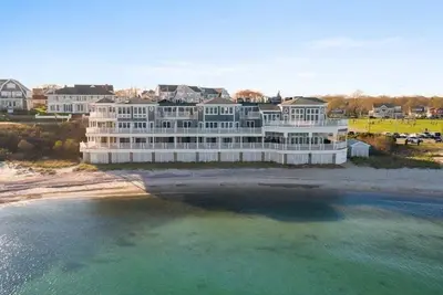 Image de 2 Bedroom Beachfront Falmouth Condo Rpam051