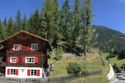 Image de Cosy ski retreat Swiss Alps 10 min to Arosa Sleeps 6. Spectacular mountain views