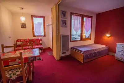 Image de À 100m des pistes de ski, terrasse, télévision, casier à ski, 27m², Valmorel