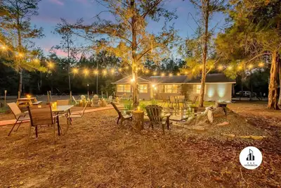 Image de Uhost Ai | 4br Retreat | Hot Tub & Firepit