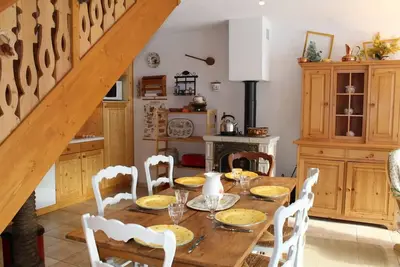 Image de 50m des commerces, 2ème étage, télévision, 55m², Vars