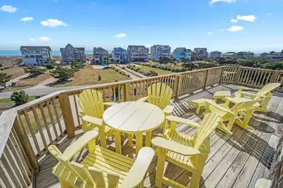 Image de Luxury Semi-Oceanfront Home w/ Pool, Elevator, Theater Room, and Game Room