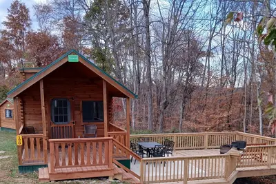 Image de 126) Zonetail Log Cabin. Close to Hocking Hills State Park and more!
