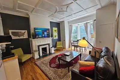Image de Washington Parkside Queen 1 Bedroom In 1800s Brownstone!