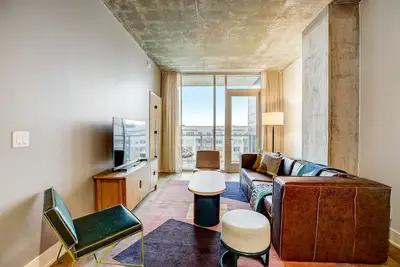Image de Austin Rainey Street gem with downtown & river views & rooftop pool