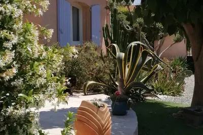 Image de 2 pièces en rez de jardin petite maison de charme classée 3 étoiles