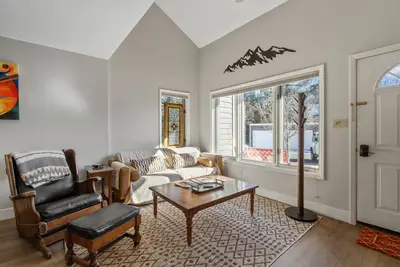 Image de Lovely, fully remodeled getaway near Purgatory with fireplace, balcony, & patio