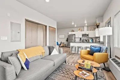 Image de Trendy 2 Bed 2 Bath Near Perry Dist and Downtown!