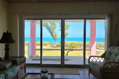 Image de Ocean Front Conch Shell-Green Turtle Cay with a dock- July Availability!