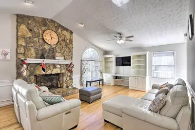 Image de Immaculate Suwanee House w/ Pool & Game Room!