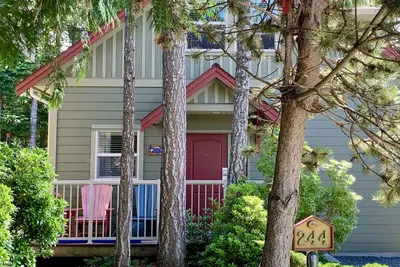 Image de Pool & hot-tub, Peaceful & Immaculate