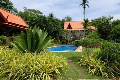 Image de Two Kingsize bedrooms with air conditioning 1 double bedroom with fans