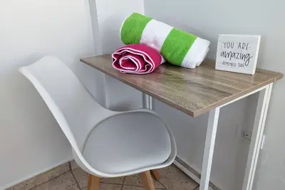 Image de Serene, Modern Apartment with Ocean View Balcony