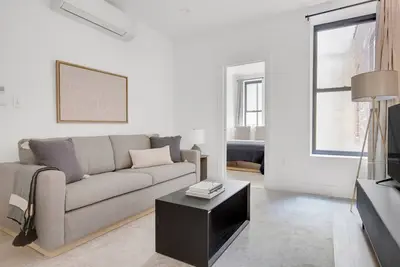 Image de Classic Cobble Hill 1br w/ in-unit W/D, near Trader Joe's, by Blueground