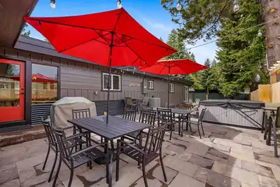 Image de Just for Fun - Hot Tub - Air Conditioning - Near Downtown