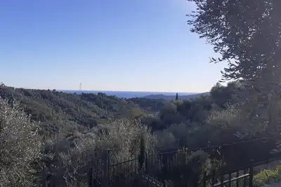 Image de Le Casasse Olivo - spacious country house amidst olive trees with sea view