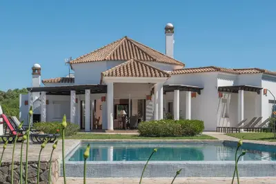 Image de Villa Lila avec piscine privée, jardin et Wi-Fi