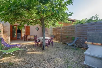 Appartement T3 avec jardin, à 5 min de la plage, jusqu'à 6 personnes, Calcatoggio