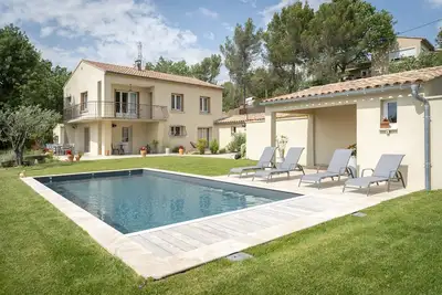 Image de Maison*** à la campagne avec sa piscine, à 2 minutes des commerces.