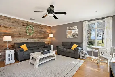 Image de 🌻 Charming Cottage On Peaceful 5 Acres in the Mountains