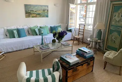 Image de Au calme, appartement de charme spacieux et lumineux au cœur de la station.