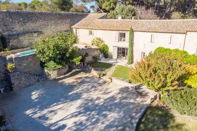 Image de Mas du Chateau, Lagnes – Beautifully renovated farmhouse, pool, air-conditioning