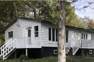 Image de Designer Comfort in a Country Home!