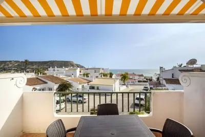 Image de Modern 2 Bed 2 Bathroom Duplex 500mts from beach & Luz Centre