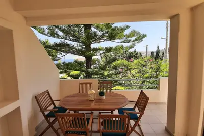 Image de Lovely maisonette 3min walk from the beach! Roof garden with sea view! Nearairport