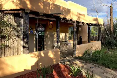 Image de A Quaint 2 bedroom / 2 Bath just minutes from the Taos Town Plaza