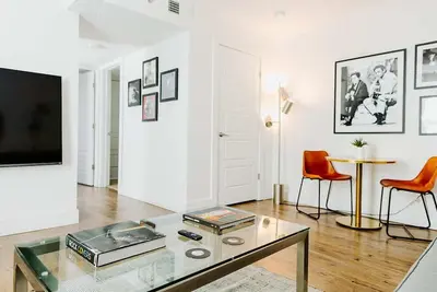 Image de Suite 108: Luxe Music Row Stay, Walk to Gulch!