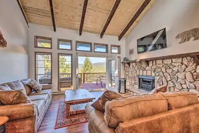 Image de Spacious, Near Midtown w/ Grill+Deck+Views+Arcade
