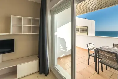 Image de Appartement de vacances Punta Umbria pour 1 - 5 personnes avec 2 chambres à coucher - Appartement de