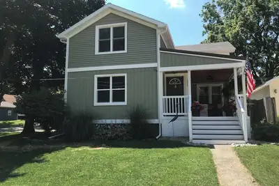 Image de Cozy Cottage 5 minutes to downtown and beach