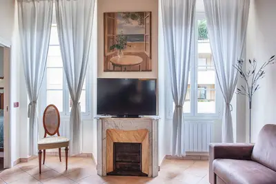 Image de Grand Lumineux 2 Pieces A 50 M De La Plage En Plein Centre Ville