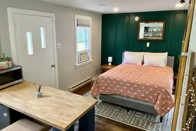 Image de Cozy Studio Cottage w Fast WiFi near Lake