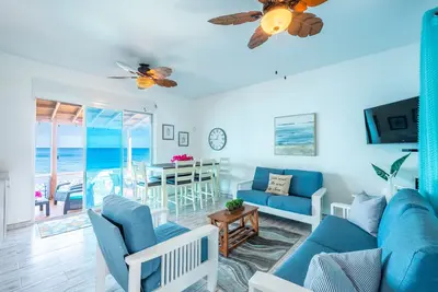 Image de “Sea House Of Beauty” Beachfront, Pool, Ac, Wi-Fi, Gated Property