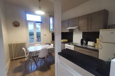 Image de Location meublée vichy avec belle cour privative et place de parking