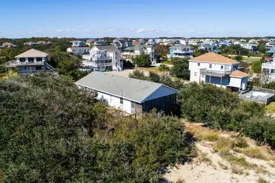 Image de 1422 - Captain's Quarters, 4-bed home in the heart of Corolla, Nc