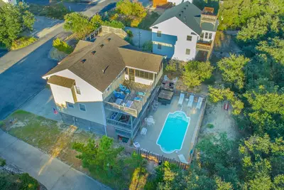 Image de 1756 - Heavenly Shore, a spacious 5-bed home in Corolla, Nc, private pool, hot tub, game room