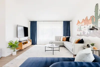 Image de Heated Pool - Designer Modern Oasis